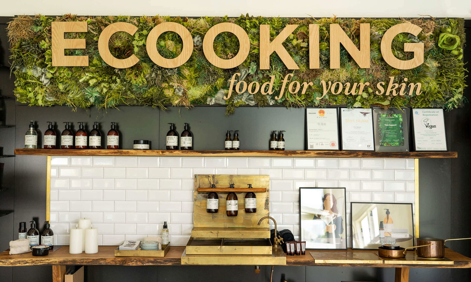Ecooking display væg Ecooking display med diverse produkter